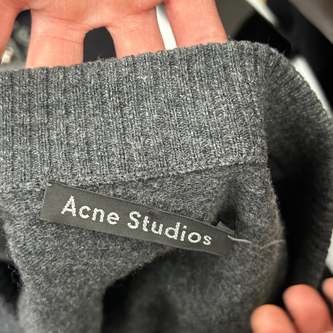 Acne Studios 페이스 로고 챠콜 울 가디건 상품이미지5