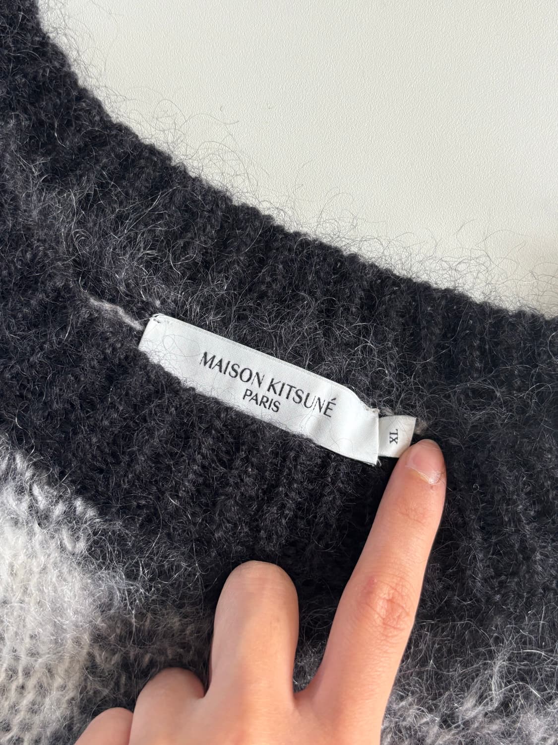 Maison Kitsune 메종키츠네 브러시드 모헤어 체크 니트 상품이미지7