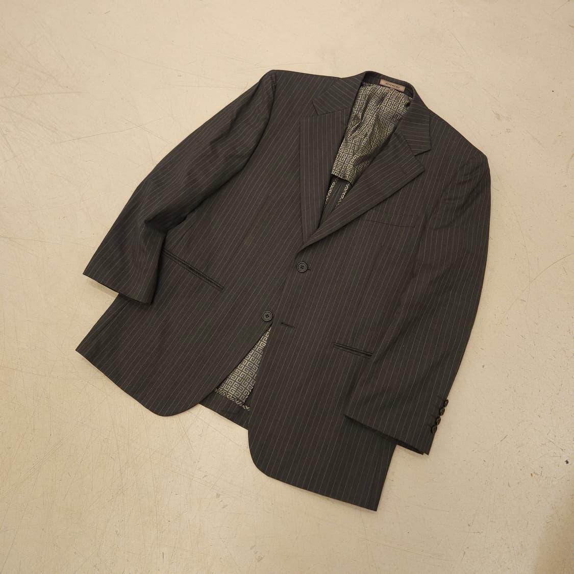 지방시 스트라이프 투버튼 블레이저 상품이미지1