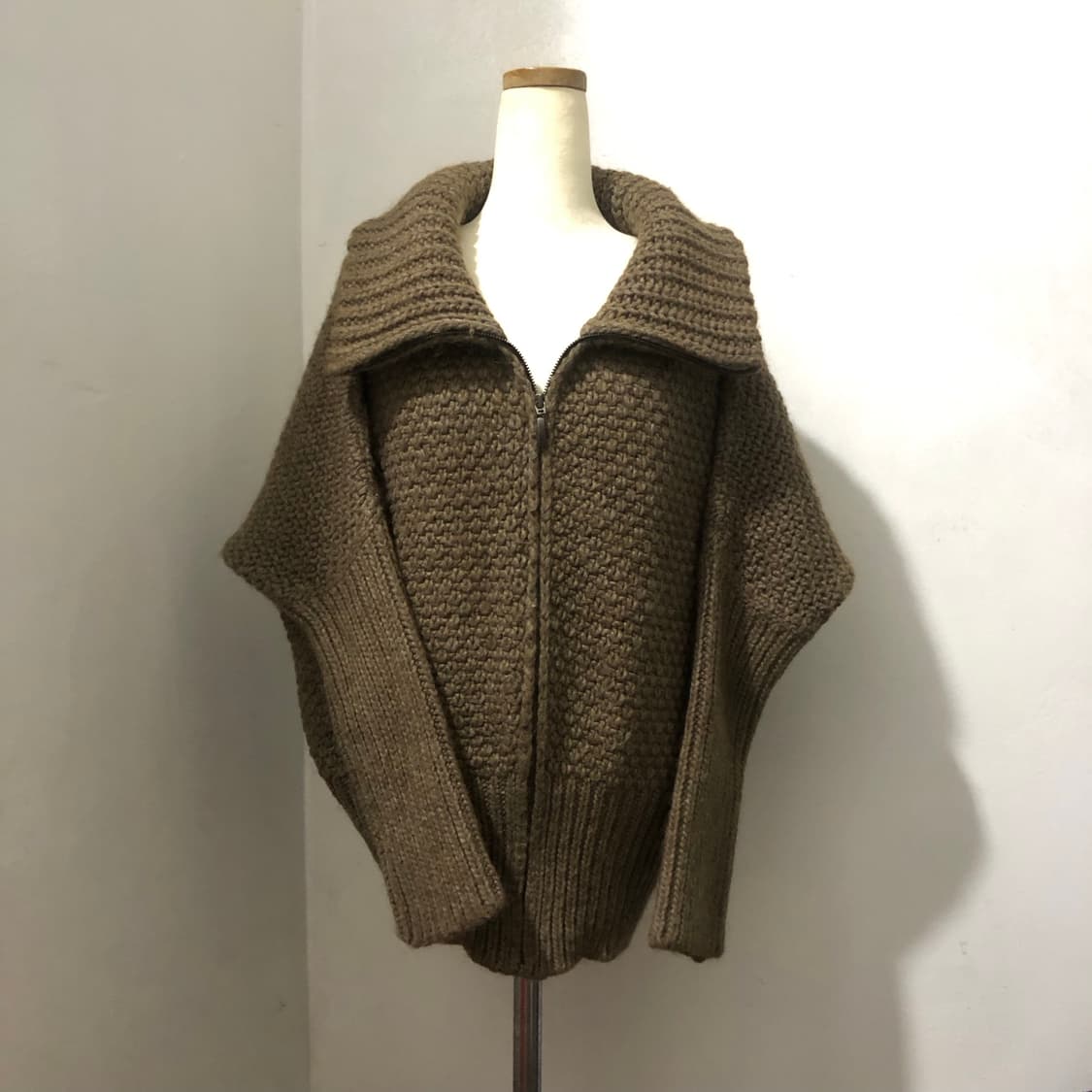 ELLEN TRACY 카키 브라운 하이넥 가오리 니트 집업 상품이미지3