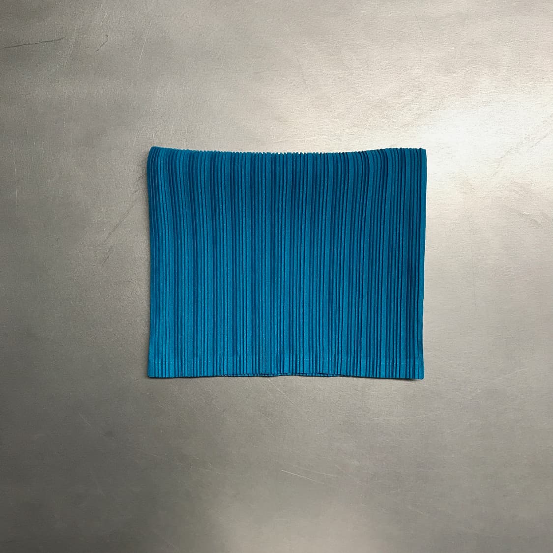 이세이 미야케 플리츠 플리즈 넥워머 코발트블루 상품이미지1