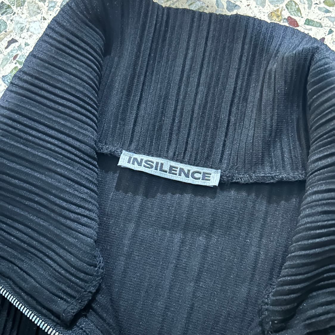 인사일런스(Insilence) 플리츠 집업 자켓 상품이미지4