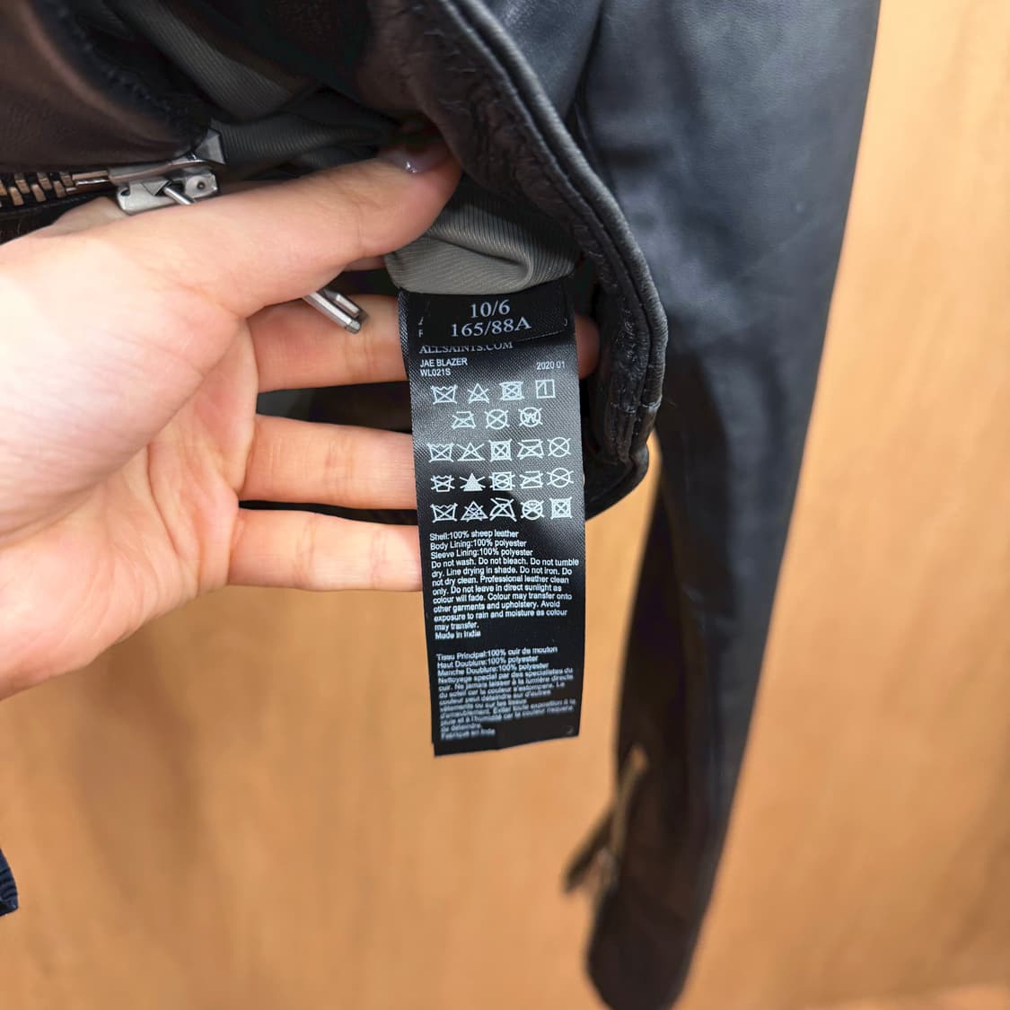 올세인츠 긴팔 레더 자켓 스탠드 카라 미니멀 모토 사선 지퍼 디테일 블랙 상품이미지7