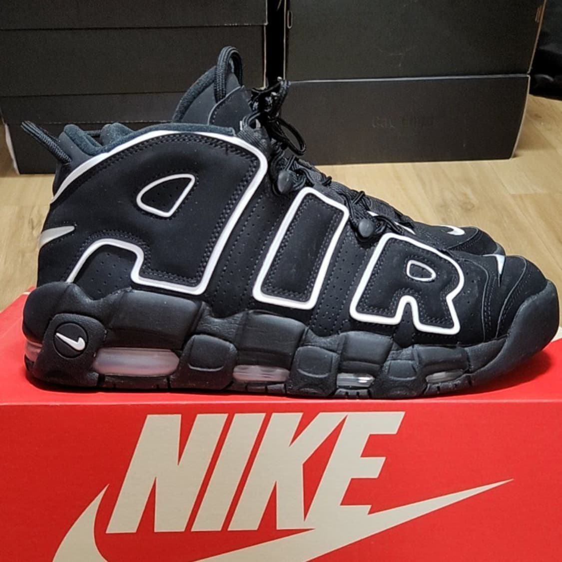 나이키 275 업템포 블랙 화이트 상품이미지3