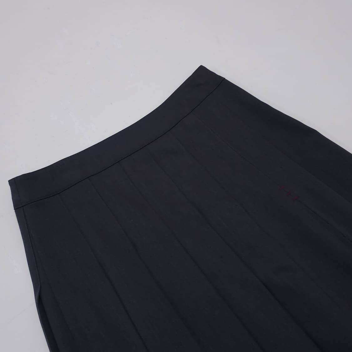 쓰리투에이티 롱 플리츠 실트 스커트 상품이미지3