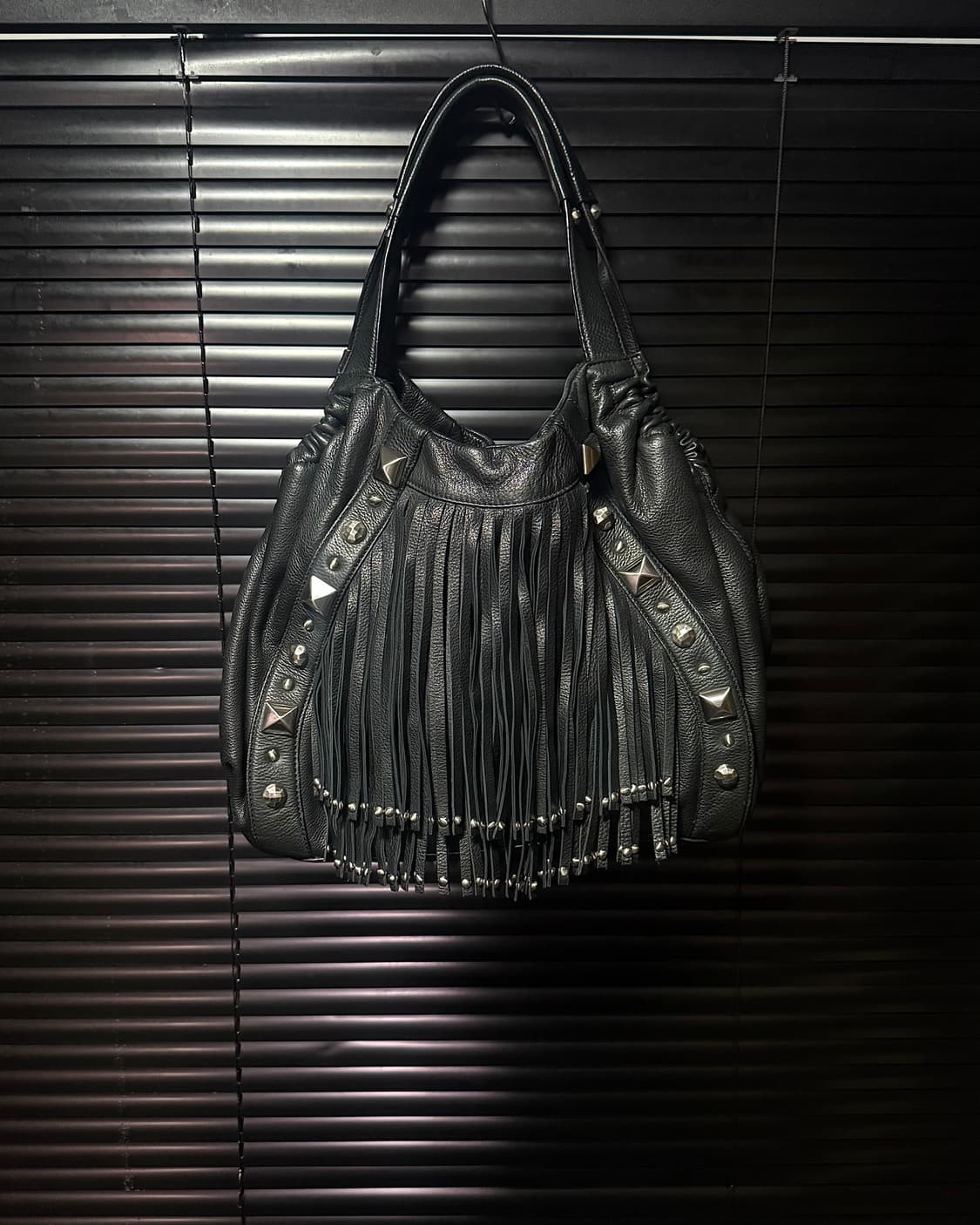 CETTU 찡 스터드 블랙 레더 소가죽 프린지 웨스턴 숄더백 고스 펑크 상품이미지4