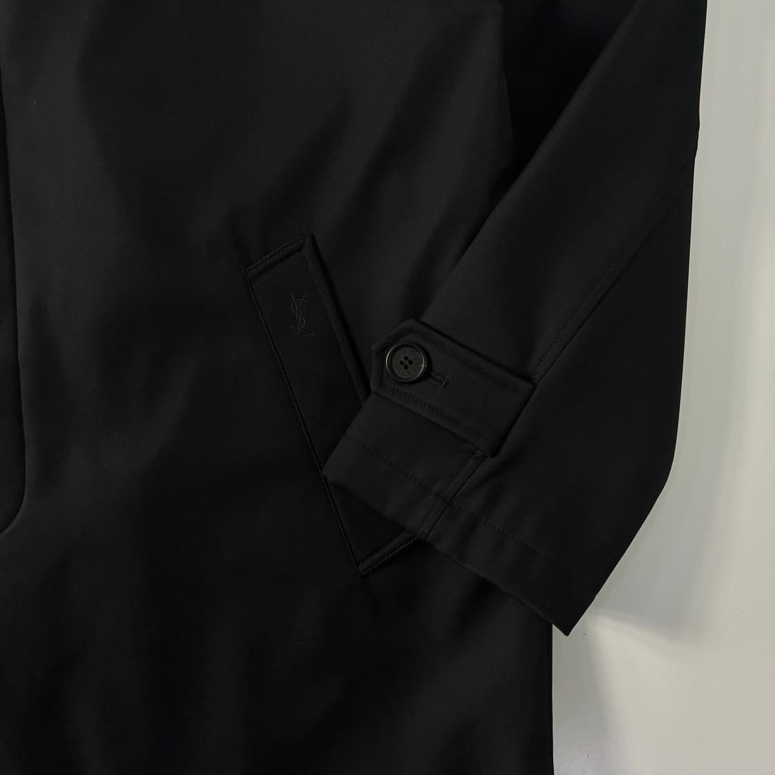 Yves Saint Laurent  입생로랑 폴리쉘 구스다운 하프 코트 상품이미지3