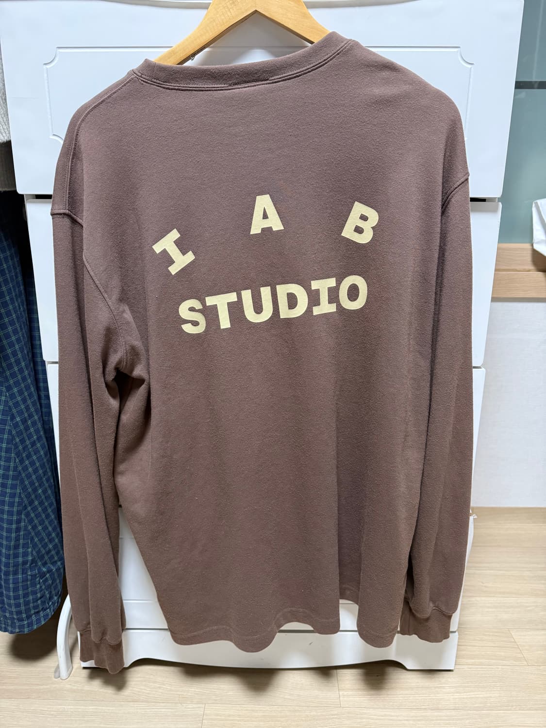 아이앱 스튜디오 롱슬리브 초코 크림 L 상품이미지2