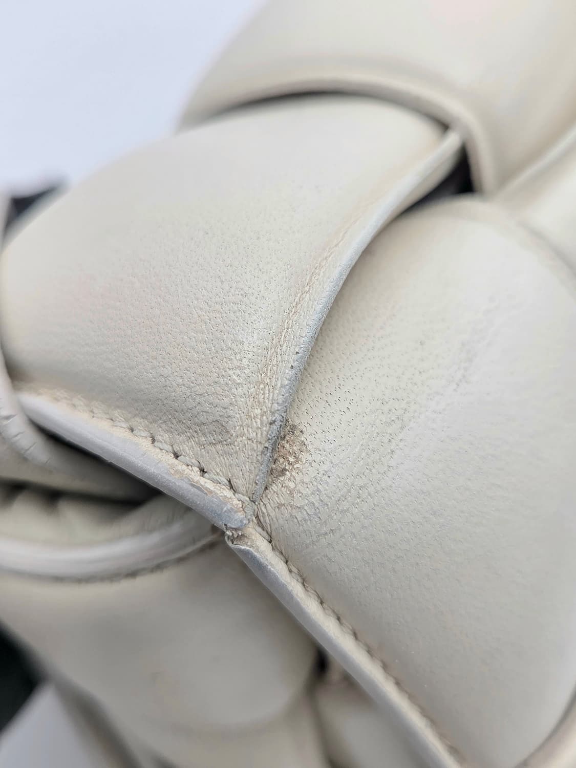 보테가베네타 패딩 카세트백 상품이미지2