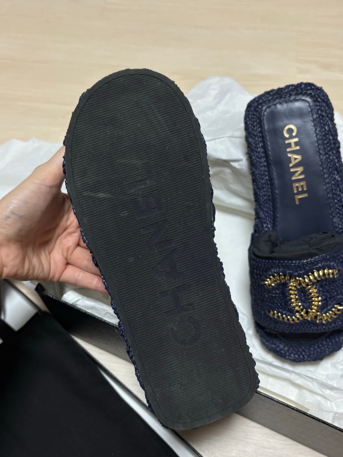 샤넬 CC골드체인 라피아 뮬(37) 상품이미지3