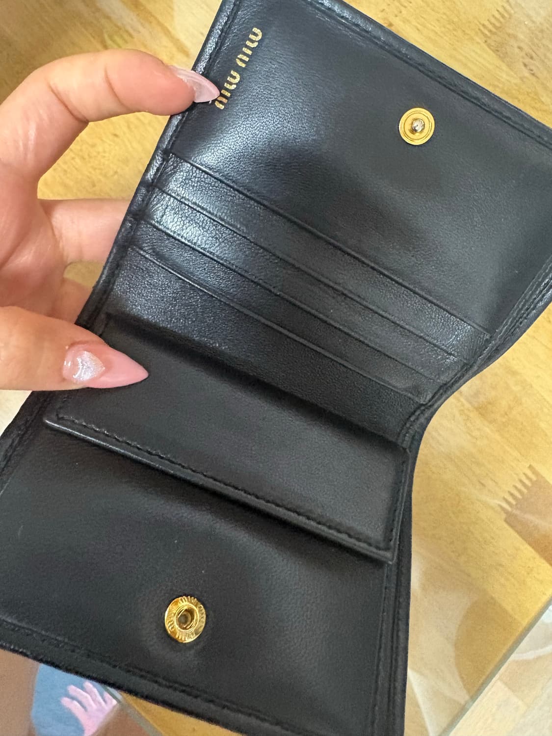 미우미우 마테라쎄 반지갑 블랙 보증서 포함 풀박 상품이미지3