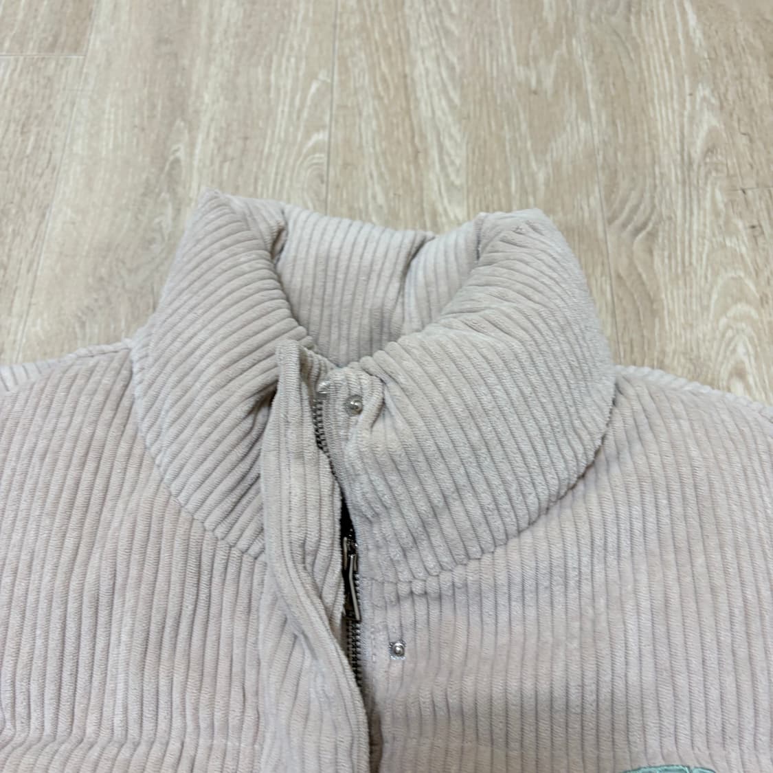 게스 덕다운 코듀로이 크롭 패딩 XS/85  상품이미지4