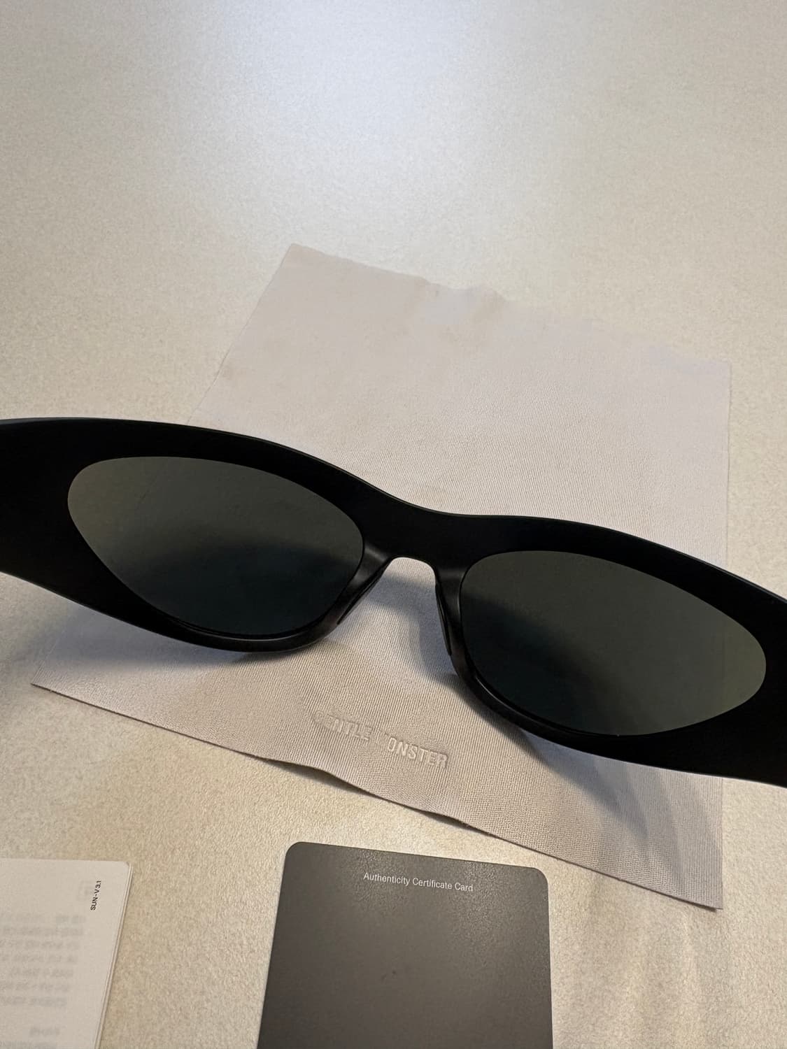 젠틀몬스터 x 뮈글러 스파이럴 02 M01 블랙 그레이 상품이미지3