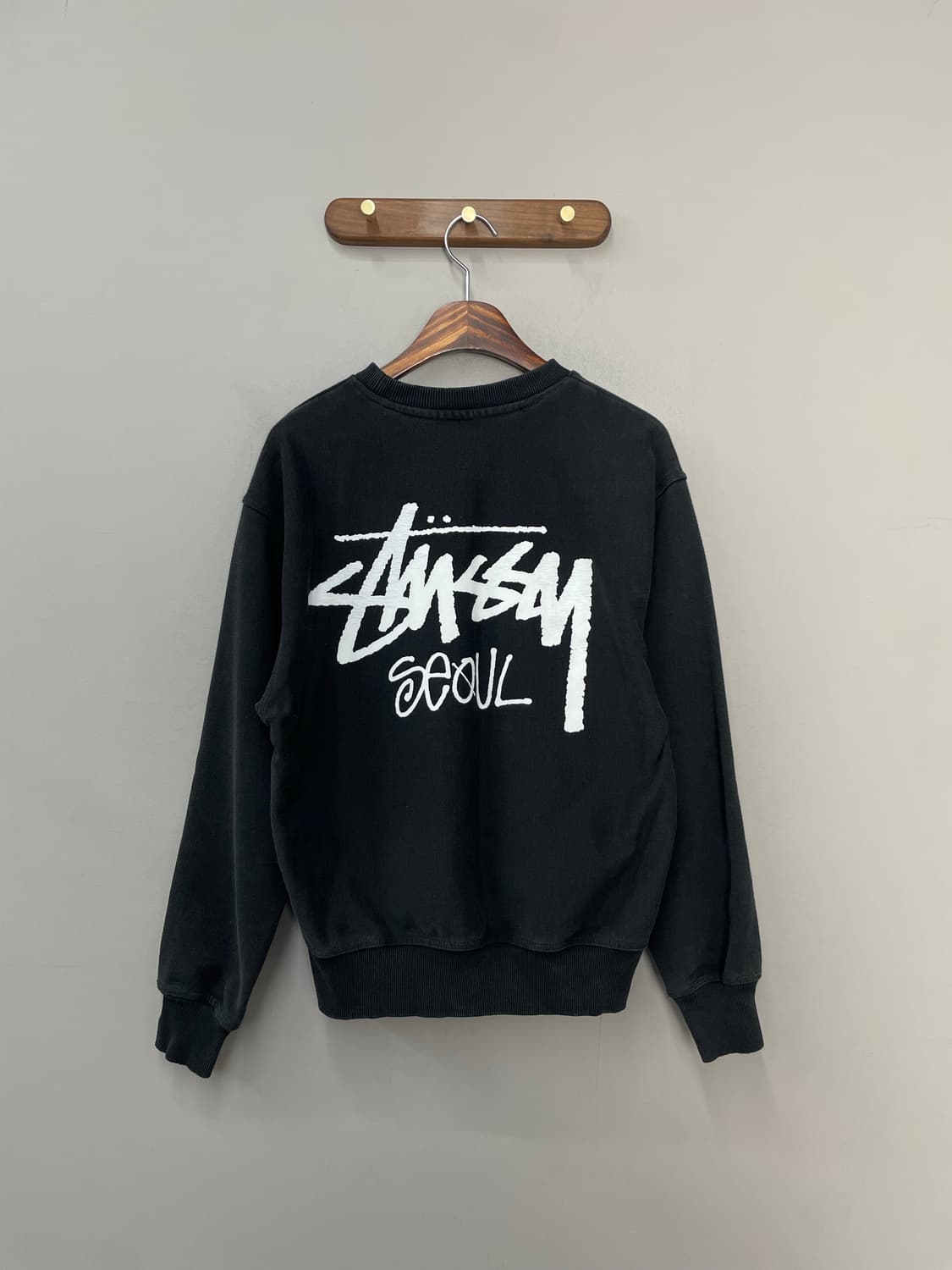 스투시 서울 크루넥 블랙 맨투맨 H2350 상품이미지5