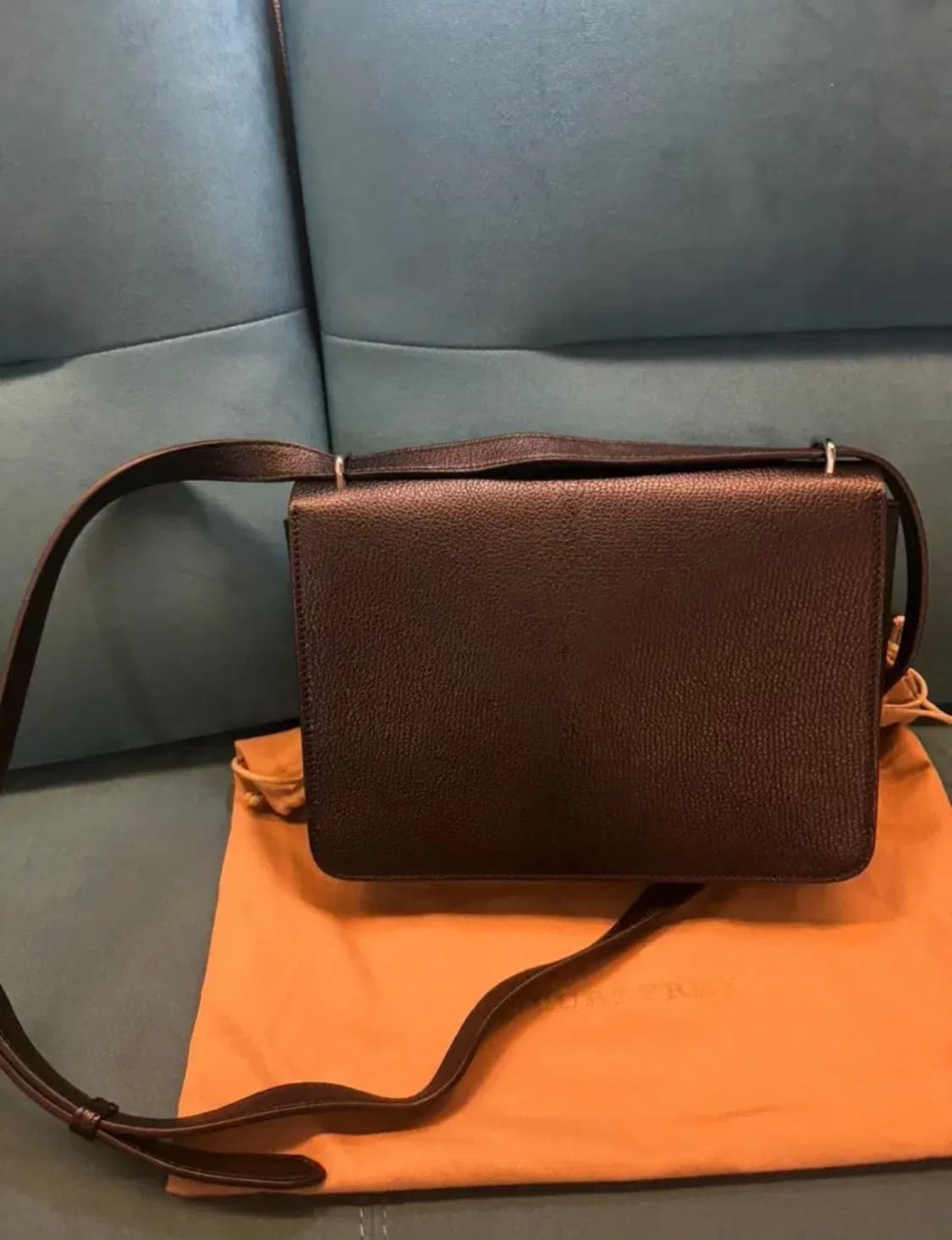 버버리 미디엄 빈티지 체크 가죽 D링 백 블랙 상품이미지2