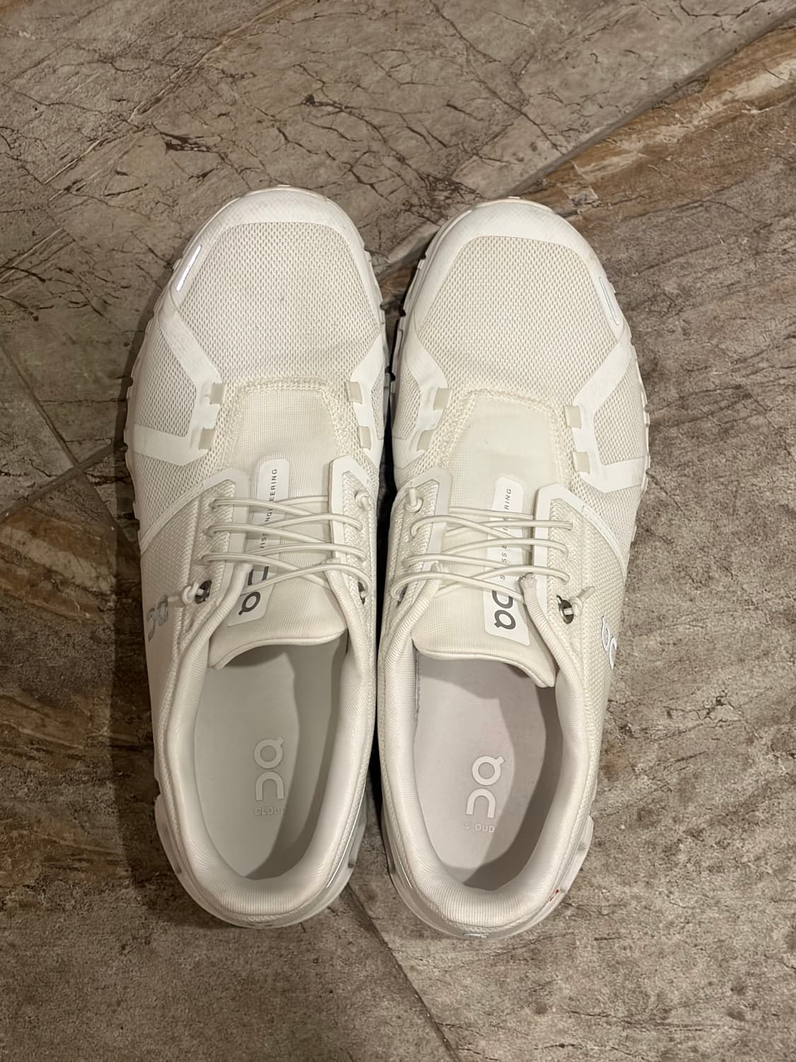 온러닝 클라우드6 화이트 B급 290 판매 상품이미지1