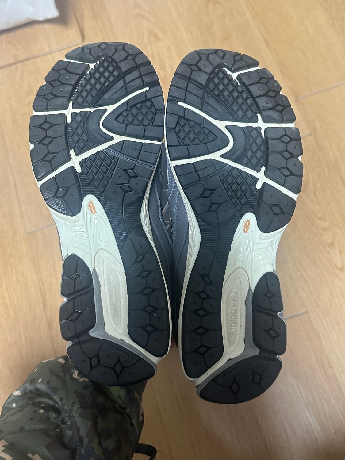 뉴발란스 2002R 275 상품이미지3