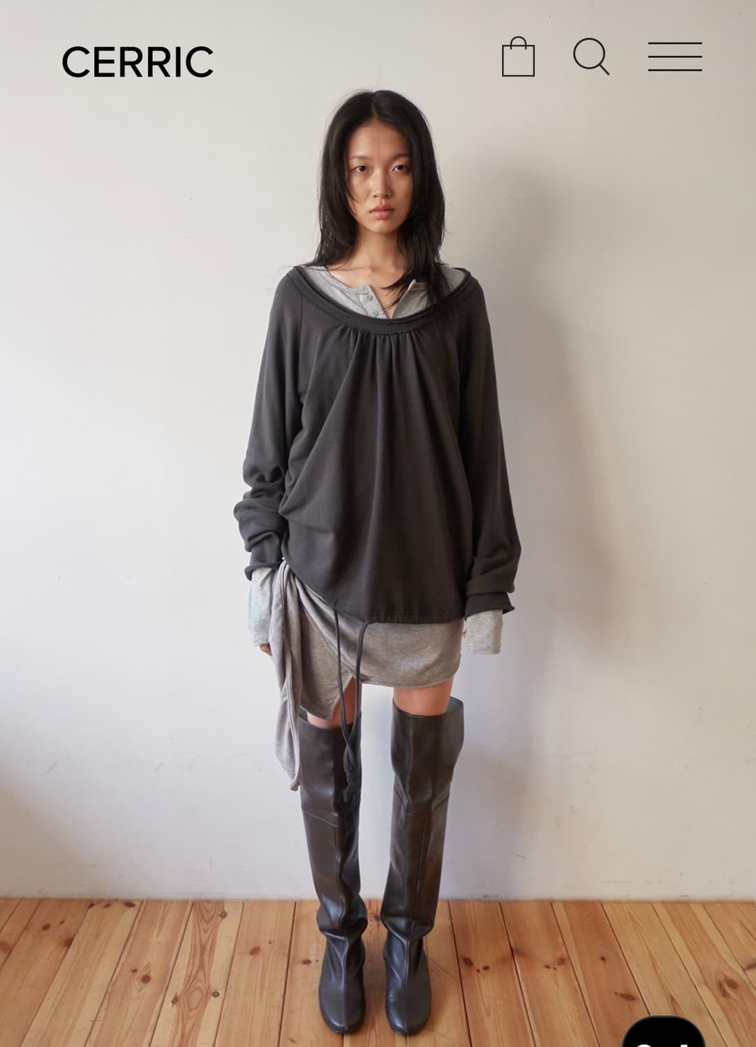 세릭 라운드 헴스트링 탑 차콜 상품이미지1