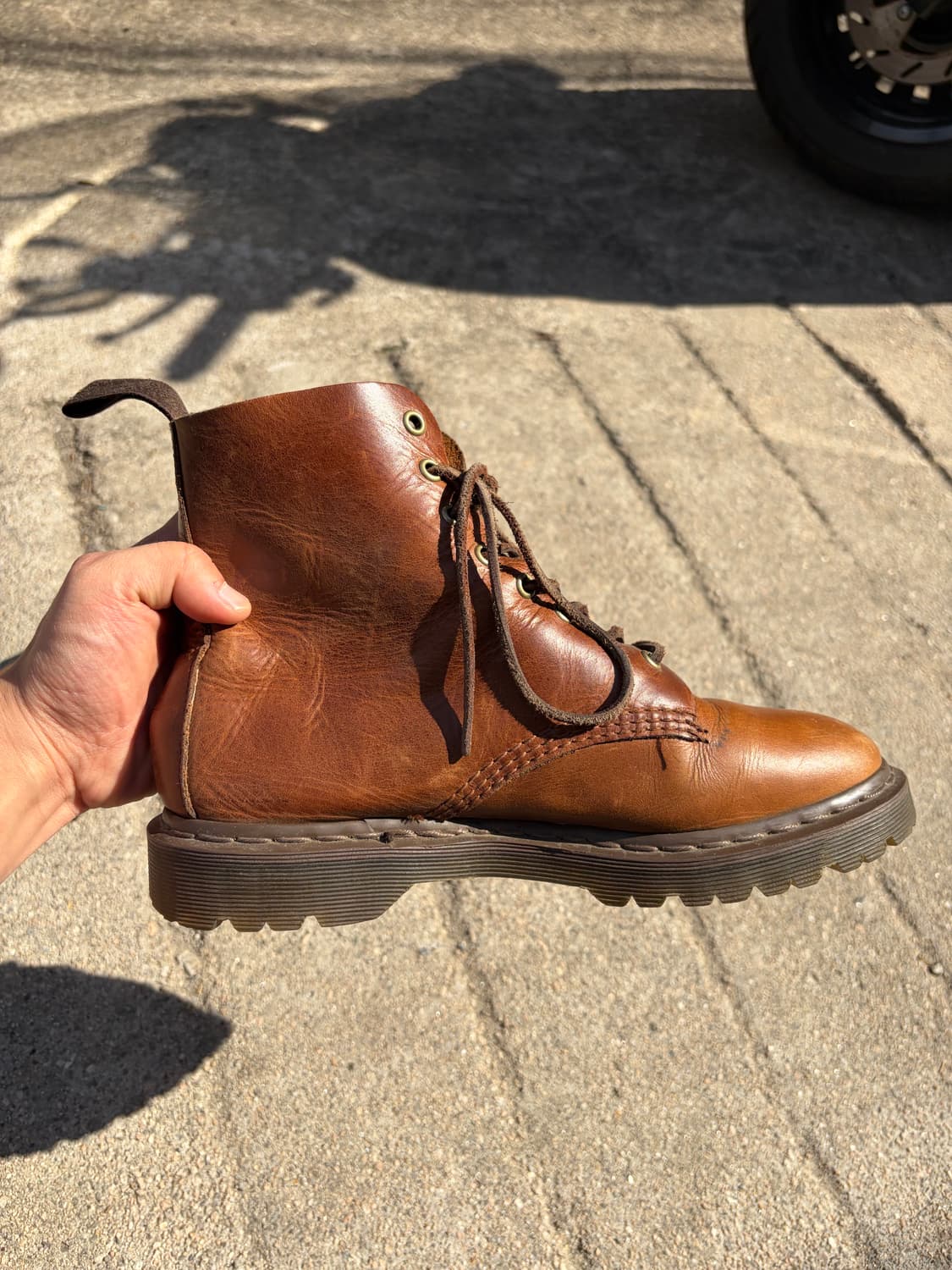 260) Dr. Martens 브라운 레더 레이스업 부츠 상품이미지4