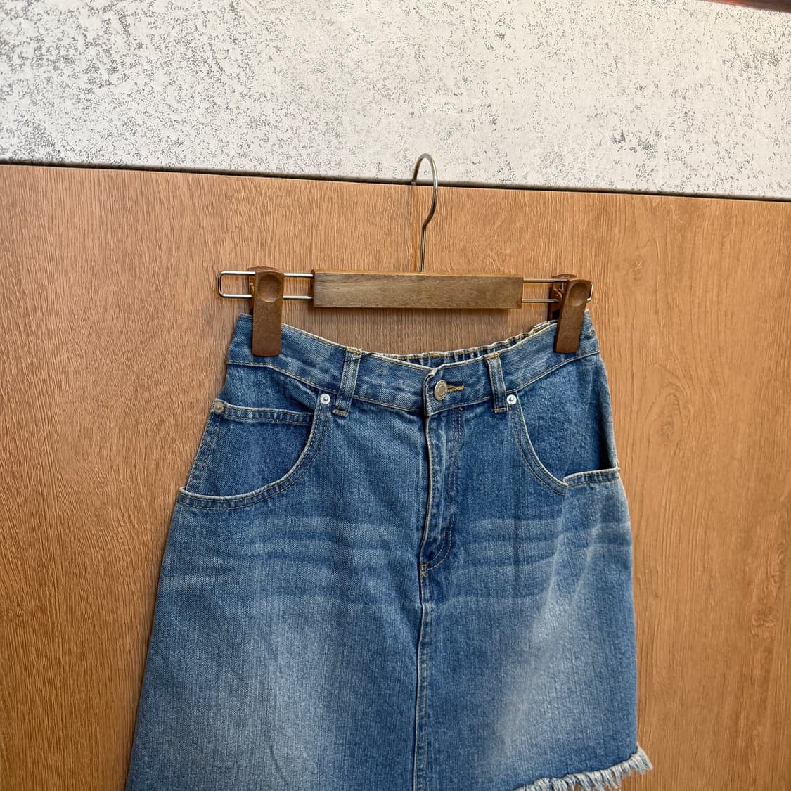 빈티지 데님 미디 스커트 밴딩 밑단 컷오프 디테일 A라인 블루 상품이미지3