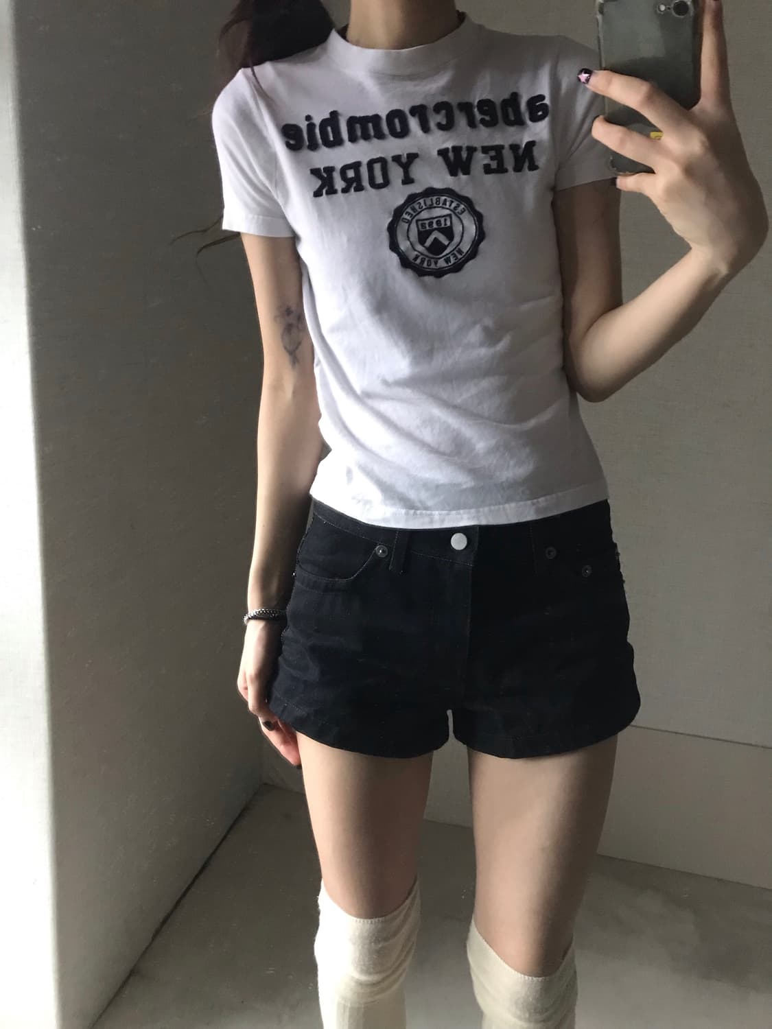 아베크롬비 화이트 슬림핏 반팔티셔츠 상품이미지1