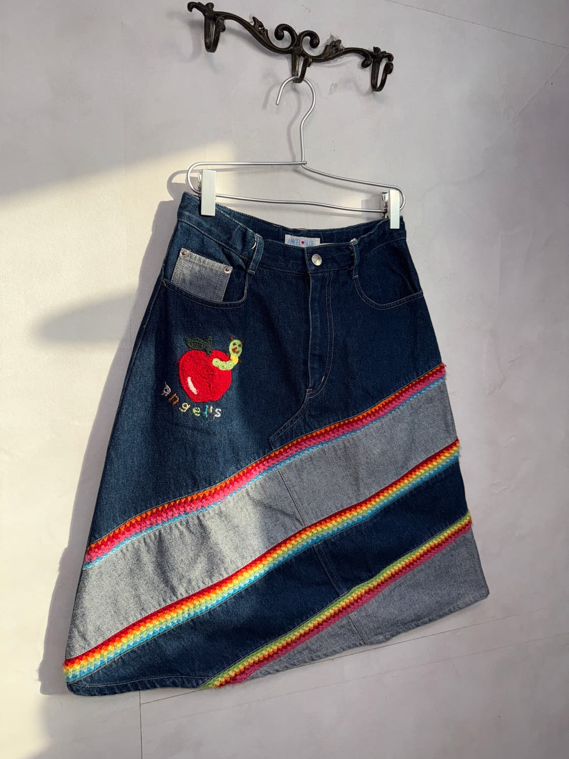Kitsch rainbow knit patch denim skirt 상품이미지4