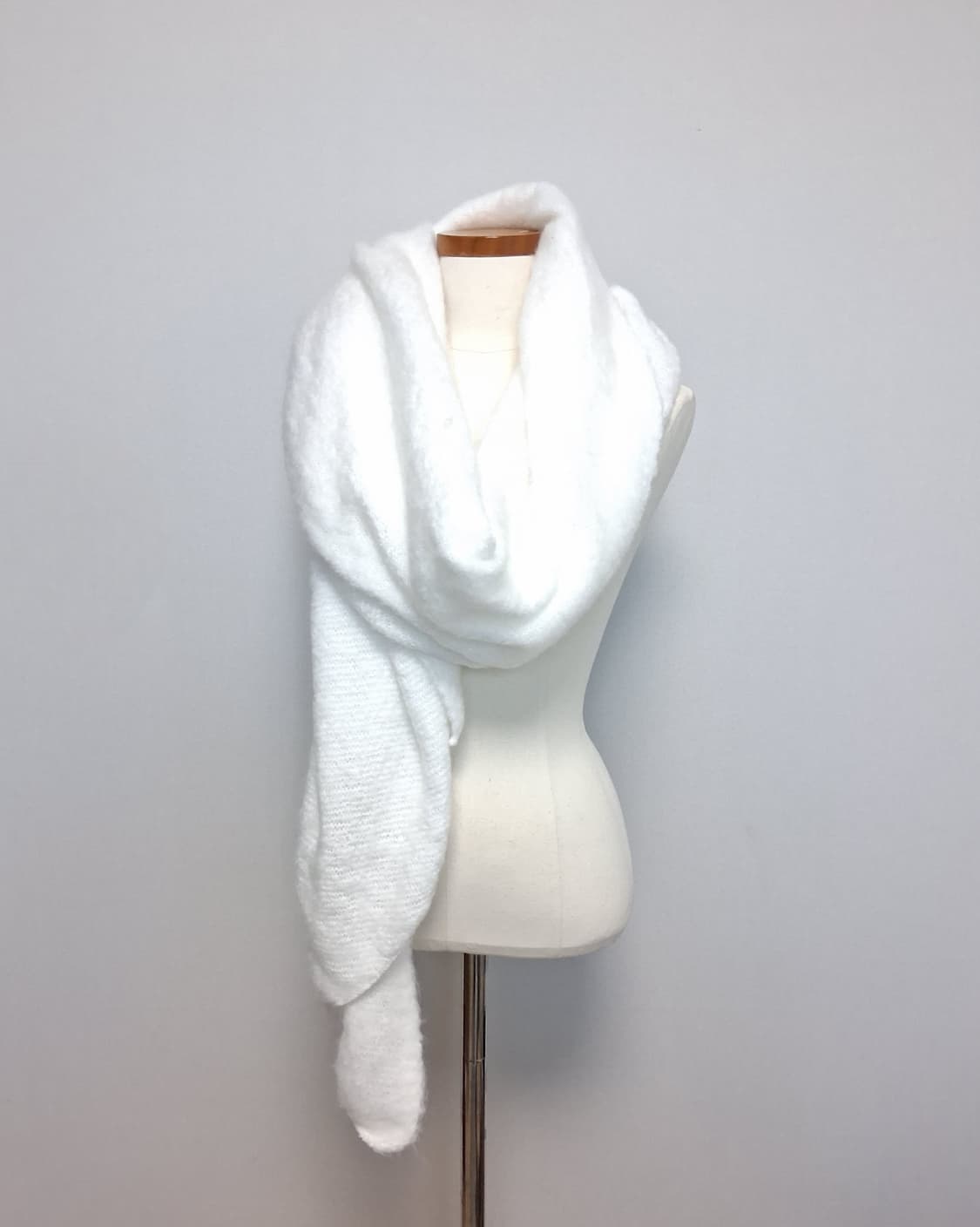 화이트 세미 부클 머플러(새상품) 상품이미지6