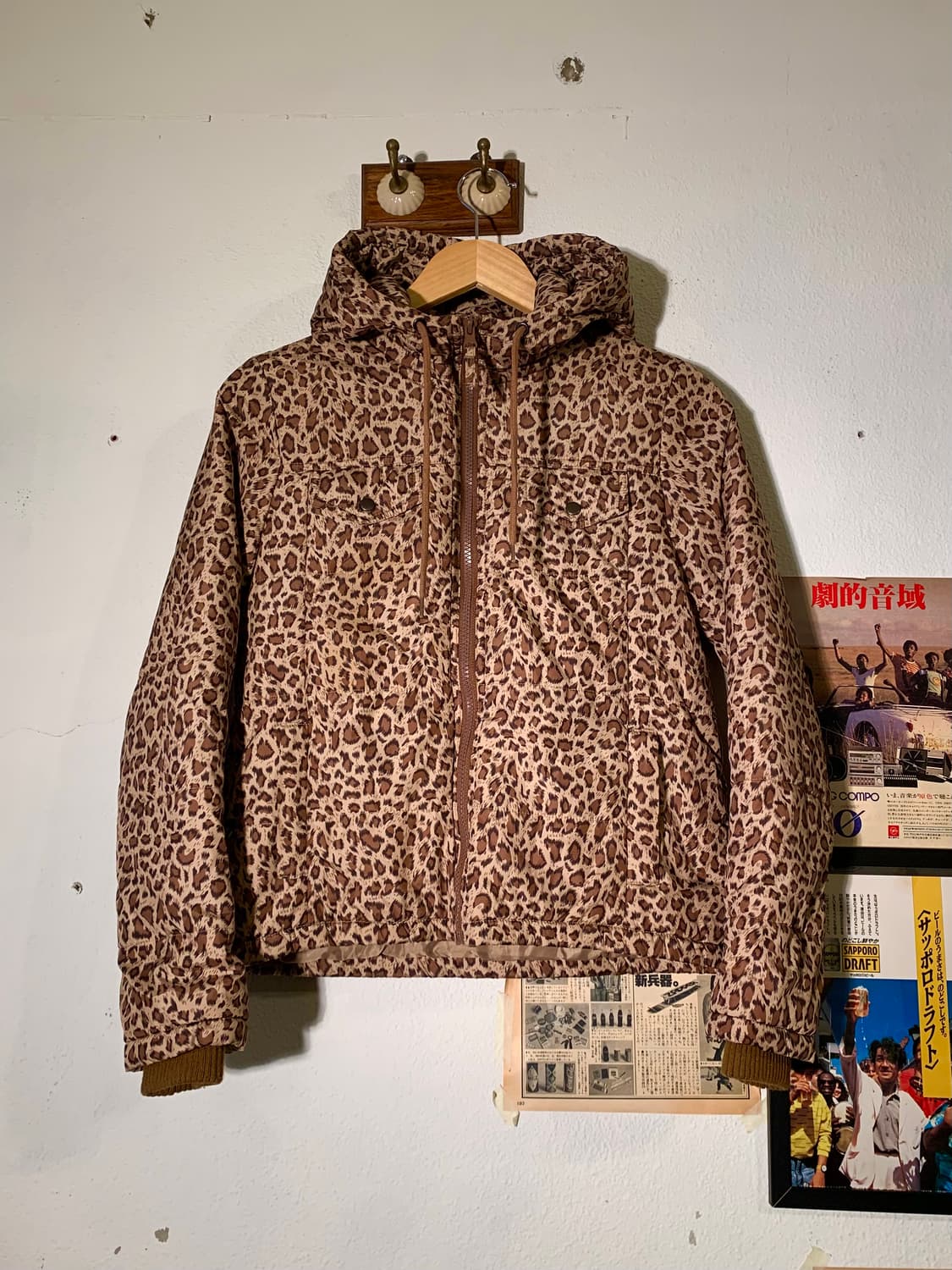 레이빔즈 레오파드 후드 경량패딩 상품이미지1