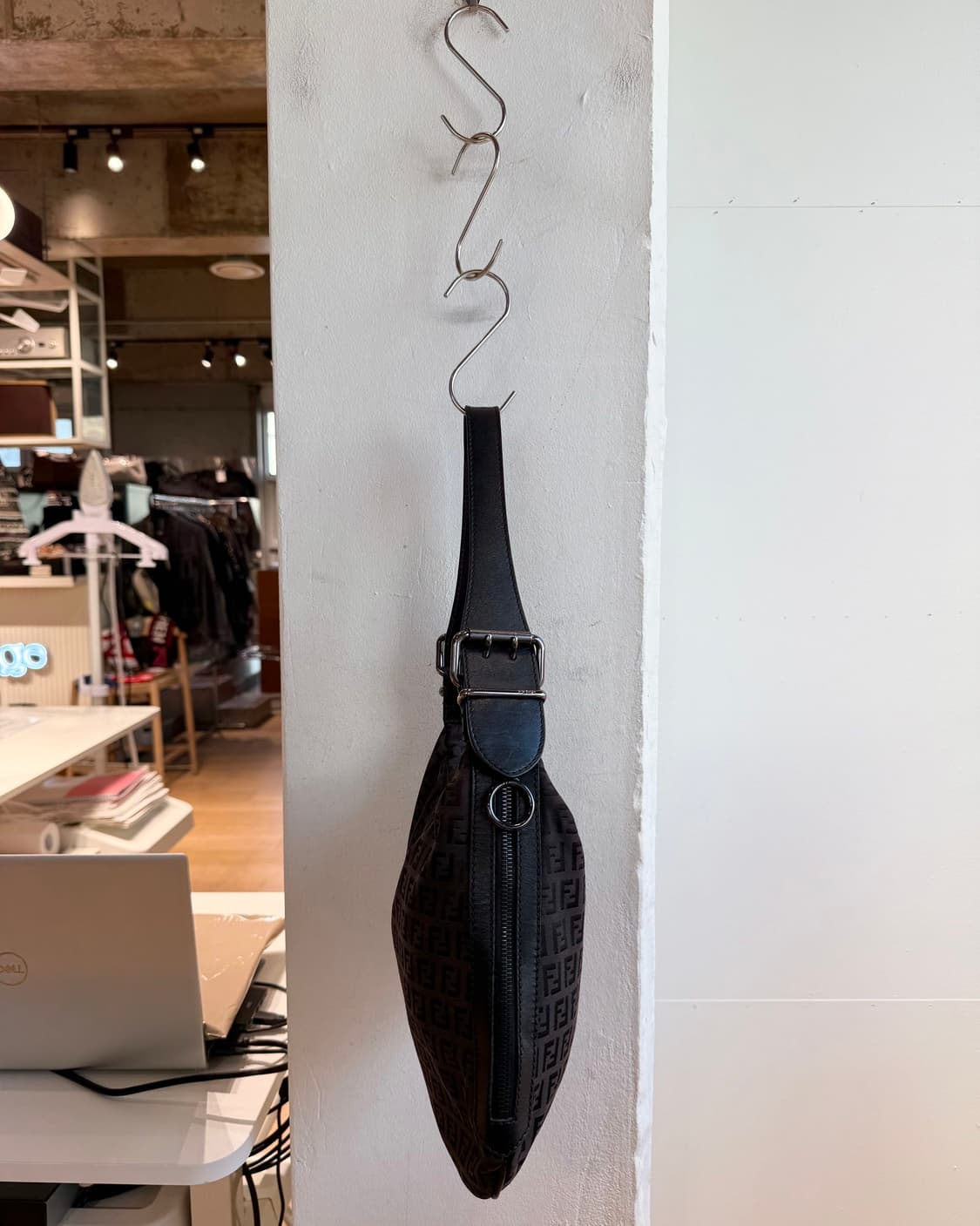 펜디 브라운 주카 오이스터 숄더백 상품이미지3