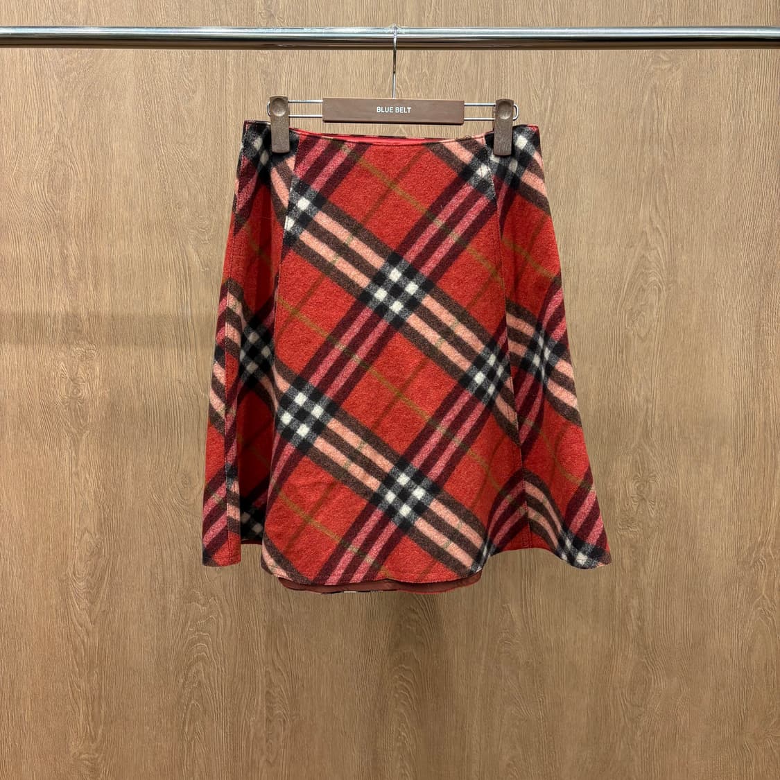 버버리 울 미디 스커트 체크 패턴 박스 플리츠 디테일 A라인 레드 상품이미지2