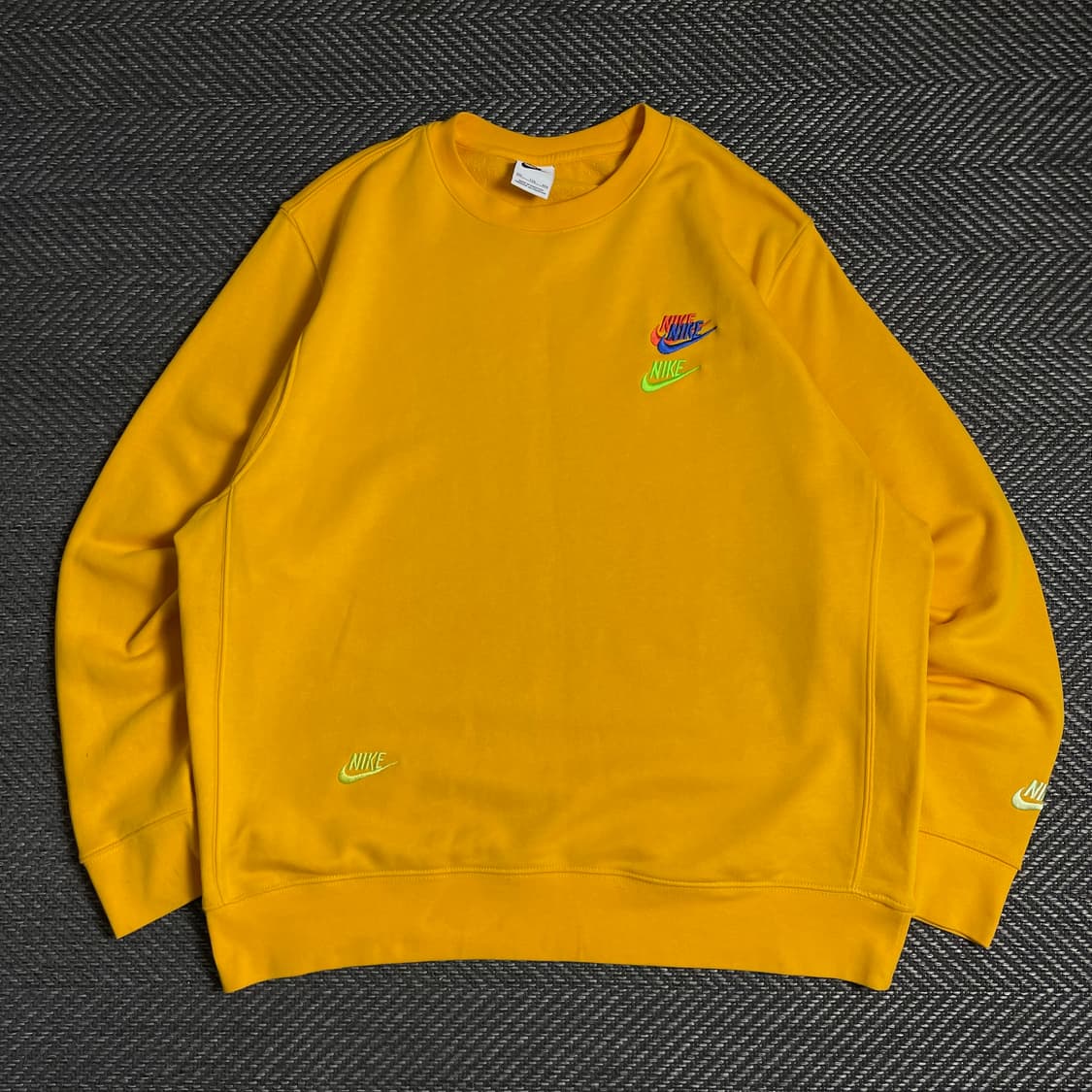 나이키 NSW 퓨추라 멀티 스우시 프렌치 테리 맨투맨 옐로우y 4855 상품이미지2