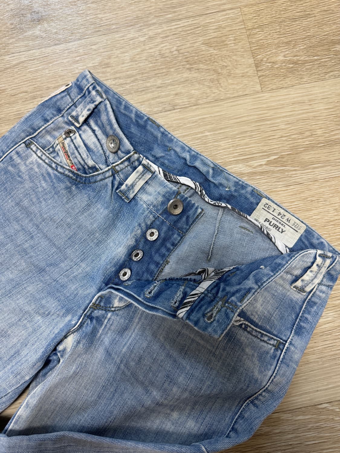 👖 DIESEL 라이트 워시 와이드 데님팬츠 상품이미지2