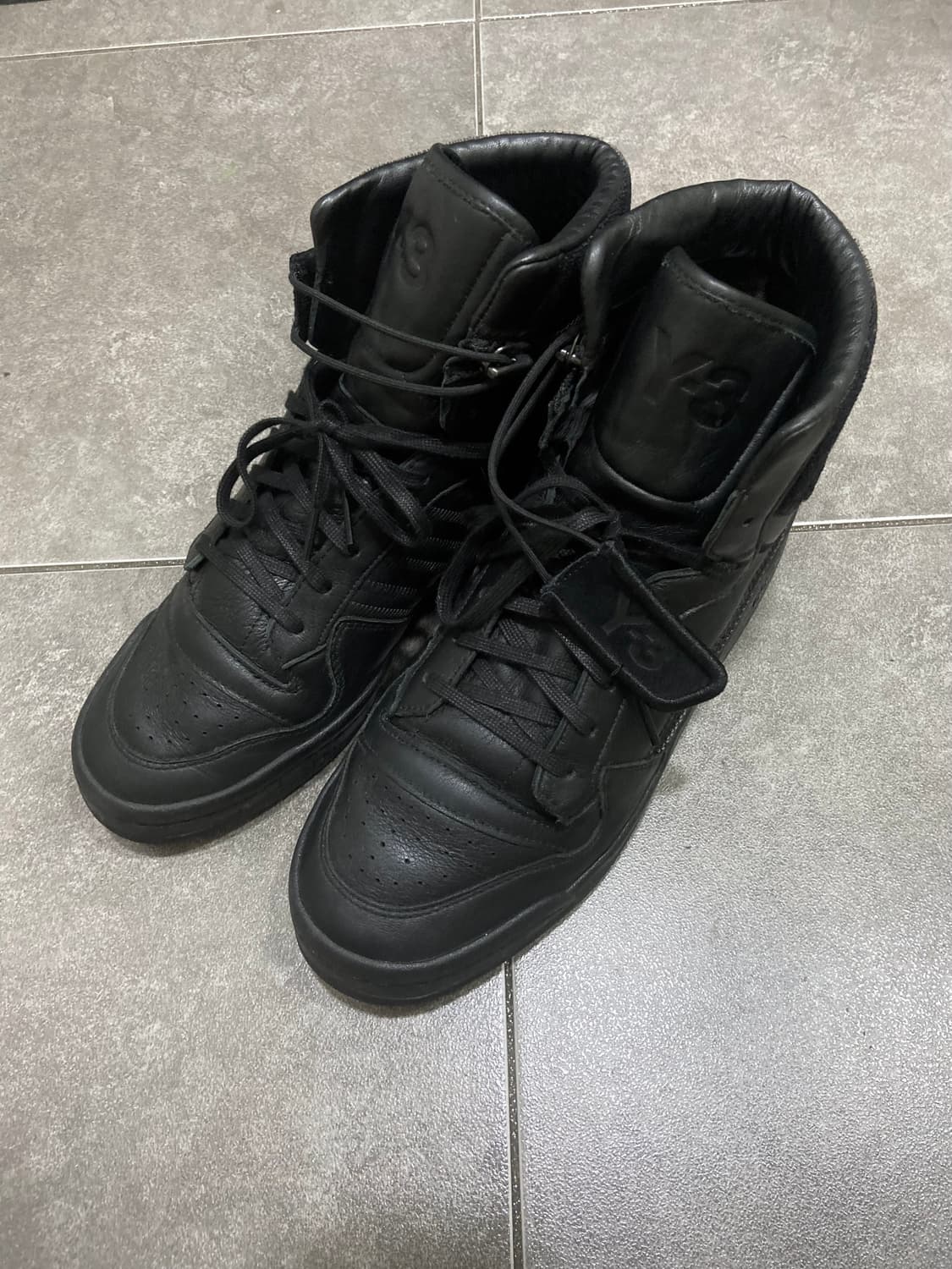 Y-3 아디다스 사선 지퍼 포럼 하이 탑 트리플 블랙 상품이미지3