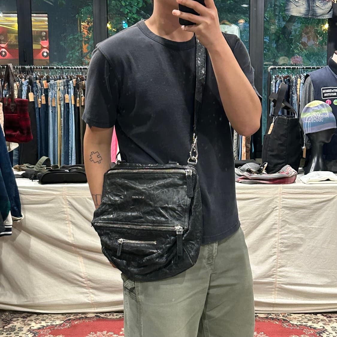 지방시 판도라 링클 숄더백 크로스백 블랙 상품이미지10