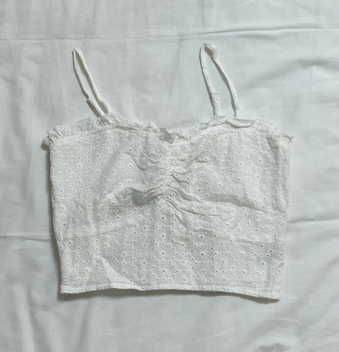 페일제이드 화이트 아일렛 펀칭 크롭 나시 상품이미지1