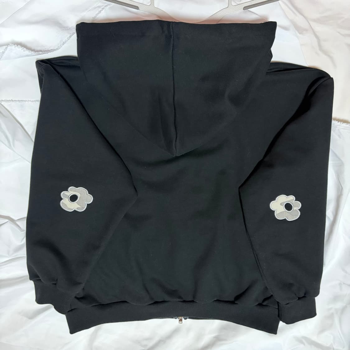 OURS 카모 플라워 아플리케 후드집업 블랙 상품이미지7