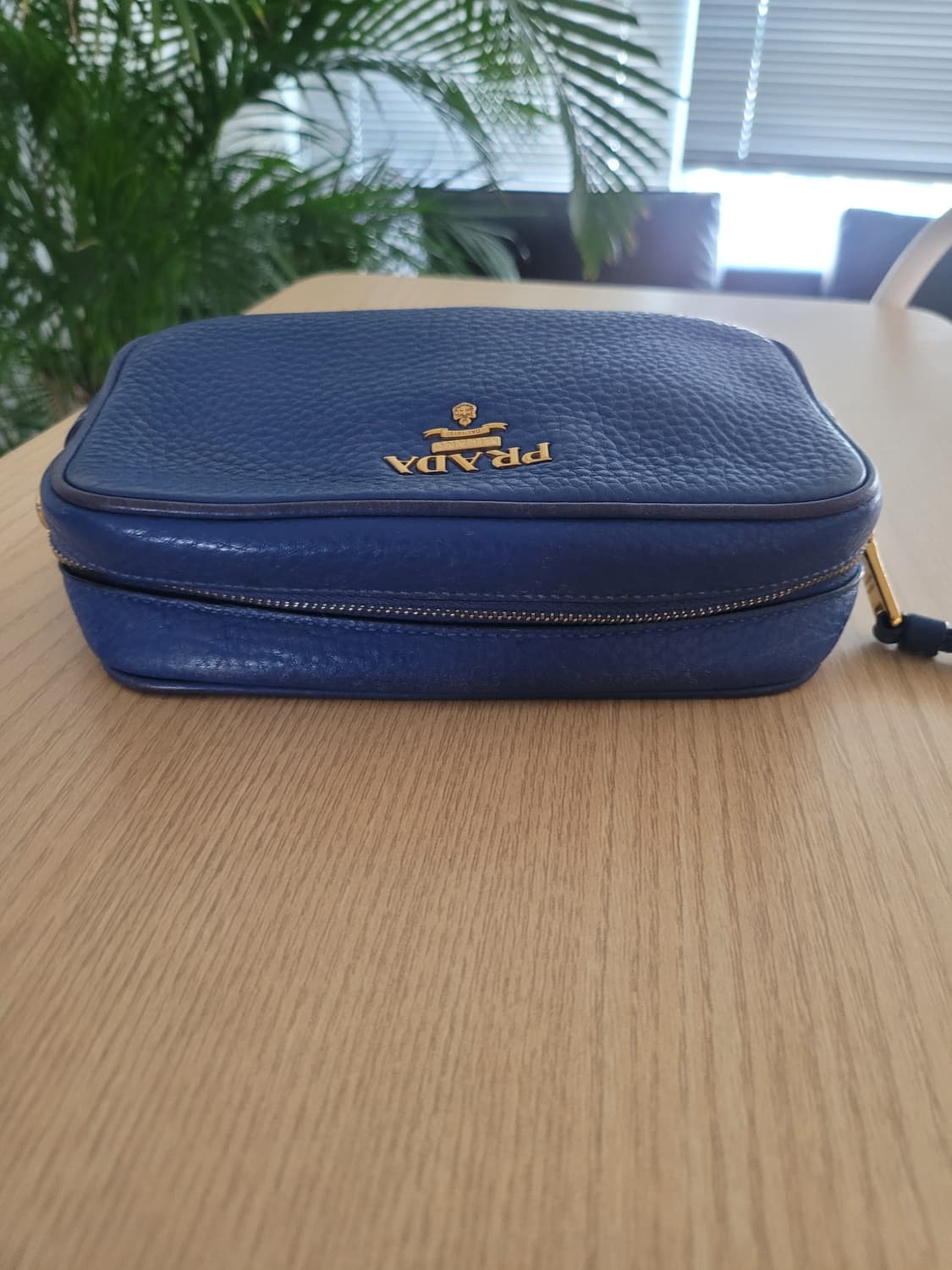 🏷️ PRADA 당신의 일상을 특별하게 만드는 '프라다 로얄 블루' 파 상품이미지6