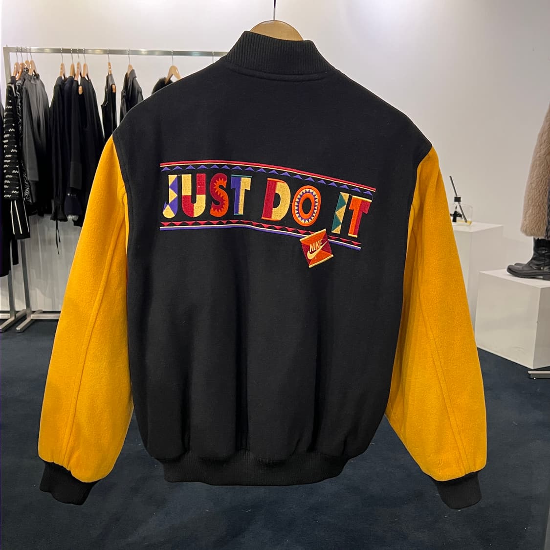[95] 90s 나이키 삼나스포츠 어반정글 스파이크리 바시티 자켓 상품이미지2