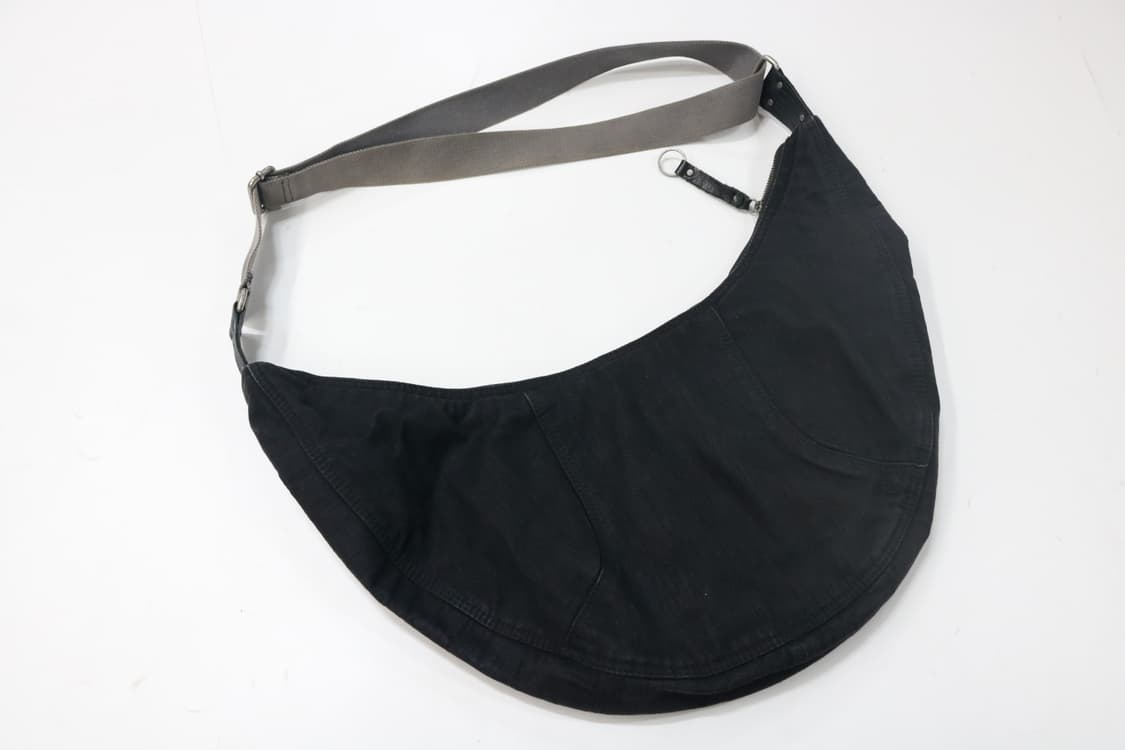 디젤 아카이브 하프문 숄더백 상품이미지8