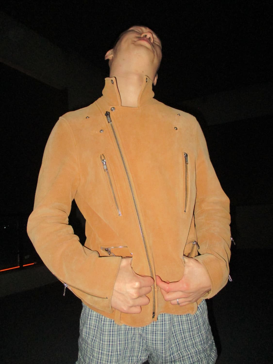 단단묵직 비바 스튜디오 스웨이드 자켓 상품이미지2