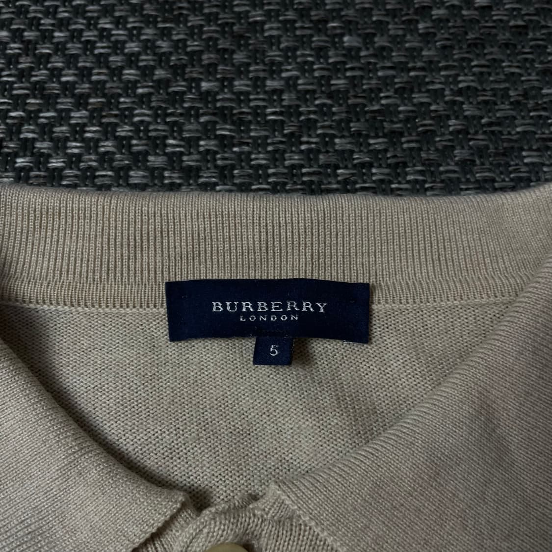버버리 베이지 자수로고 PK 카라 니트 5 상품이미지4
