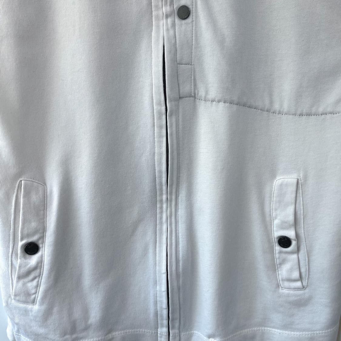 씨피 컴퍼니 블랙 스퀘어 와펜 화이트 코튼 후드집업 상품이미지7