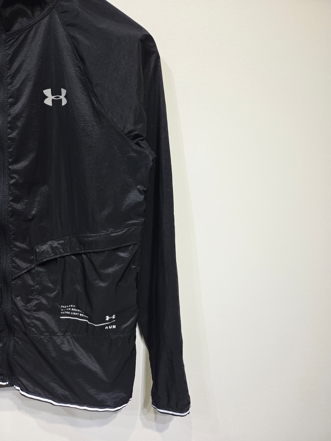 언더아머(Under Armour) RUN 팩어블 초경량 바람막이 자켓 상품이미지4