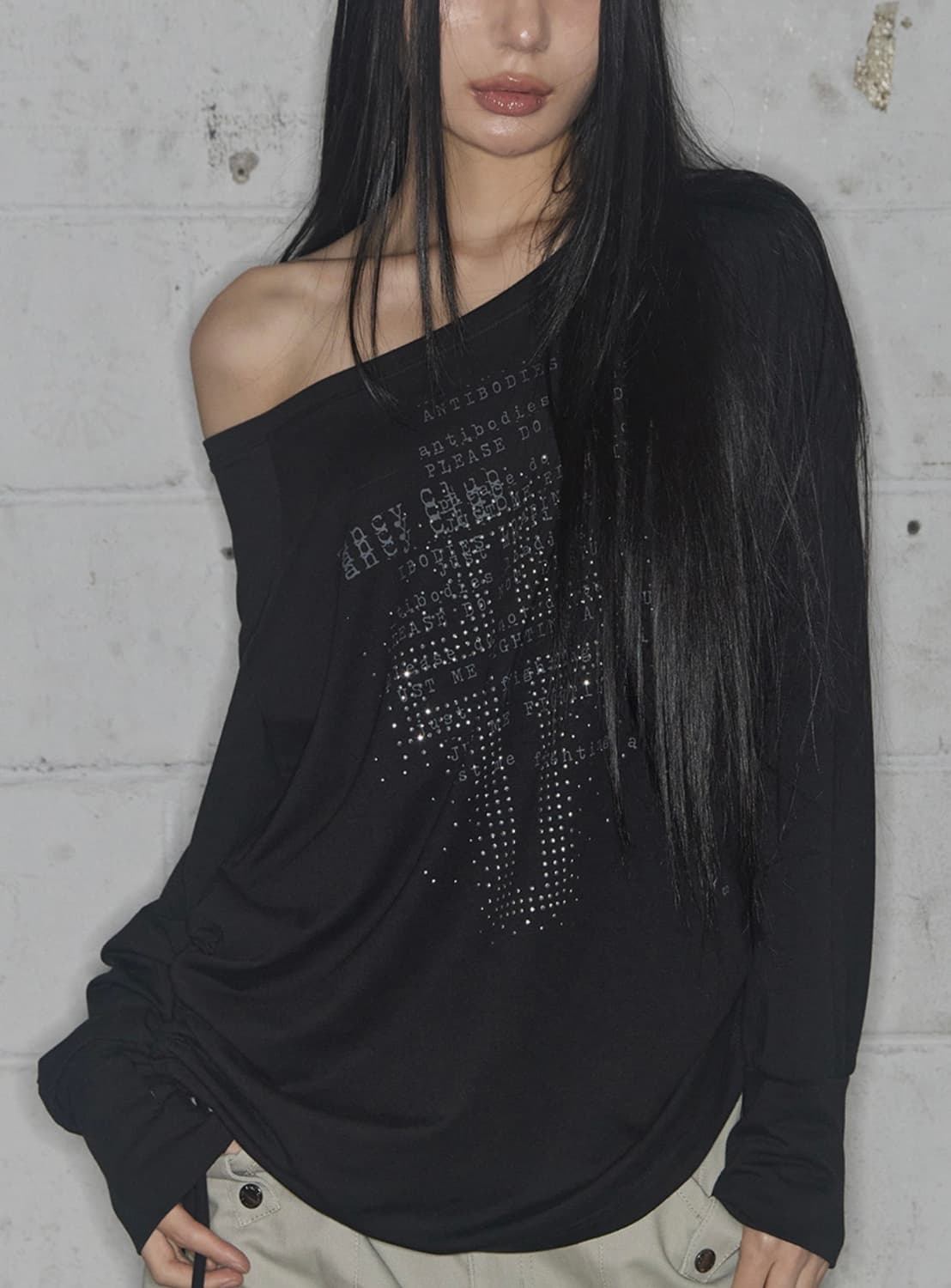 팬시클럽 디바인 크로스 오프 숄더 티 상품이미지1