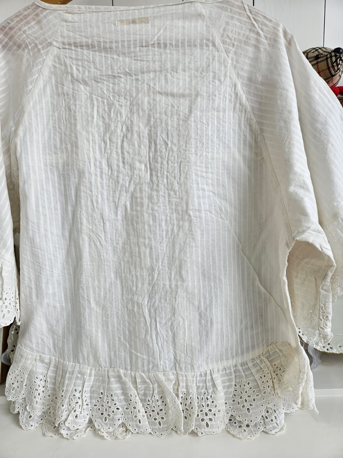 가오리핏 케이프형 화이트 블라우스 상품이미지6