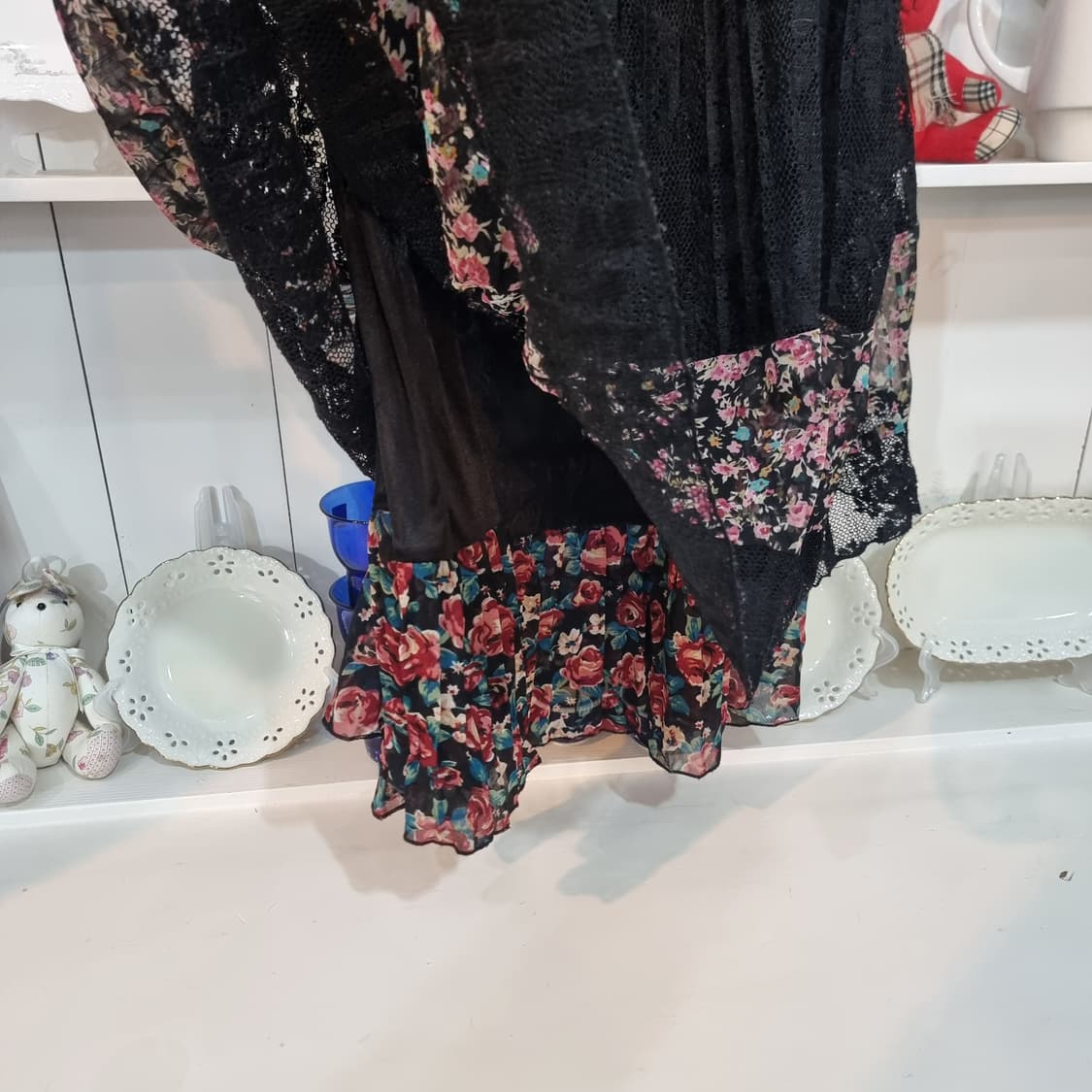 (axes femme엑시즈팜) 블랙 레이스 플라워 끈나시 튜닉 상품이미지4