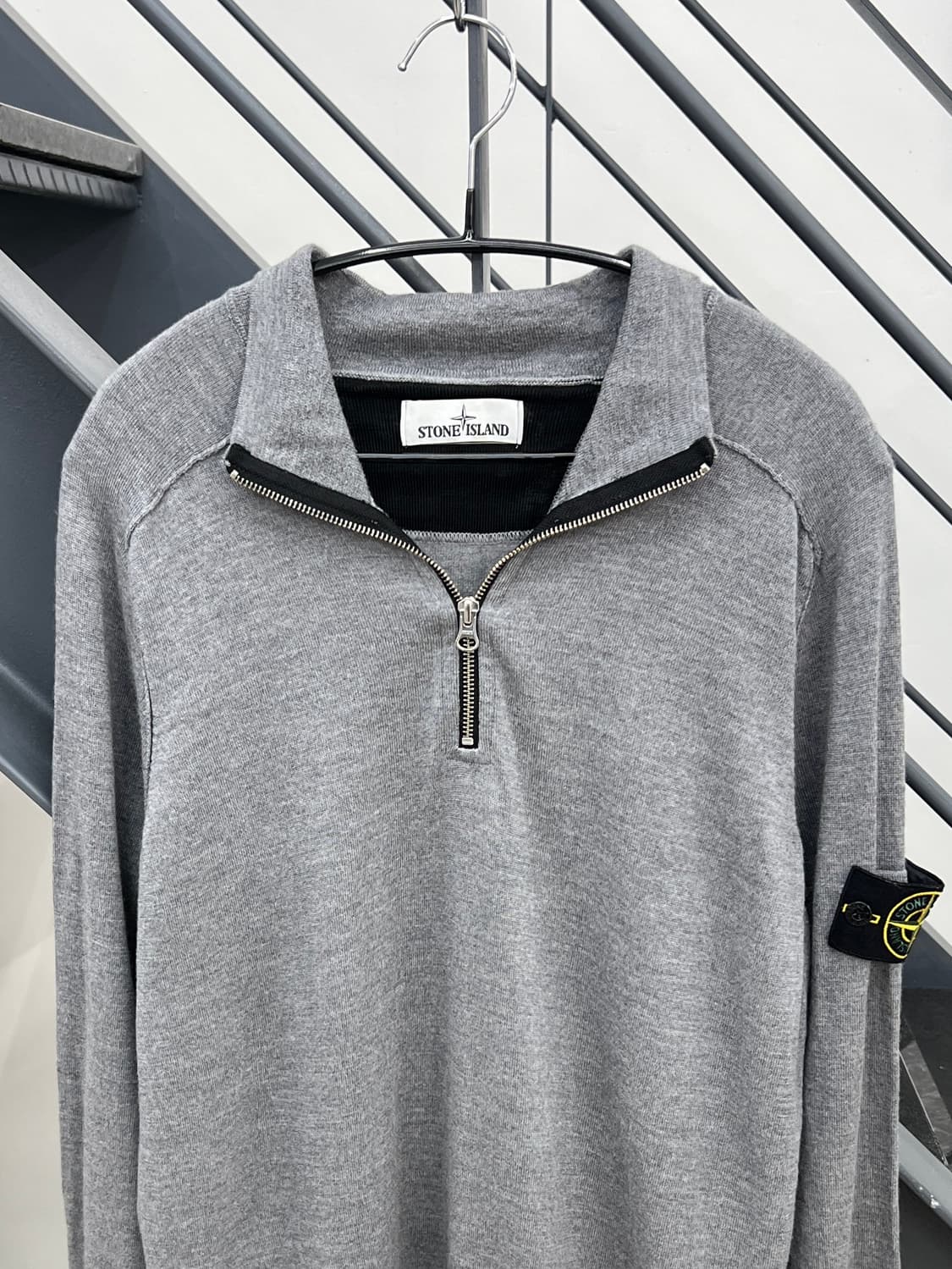 스톤아일랜드 와펜 차콜 울 하프집업 니트 상품이미지2