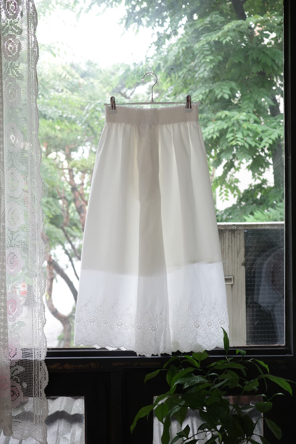 Uniqlo pure white banding middle skirt 상품이미지1