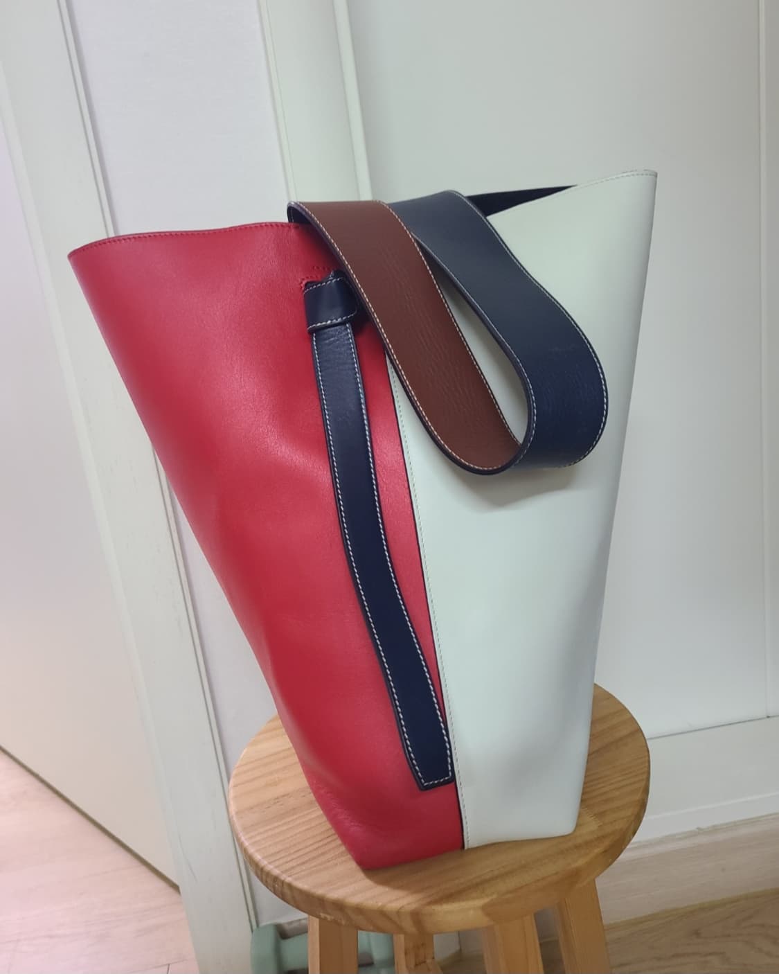 셀린느 트위스트 카바스 스몰 사이즈 상품이미지1