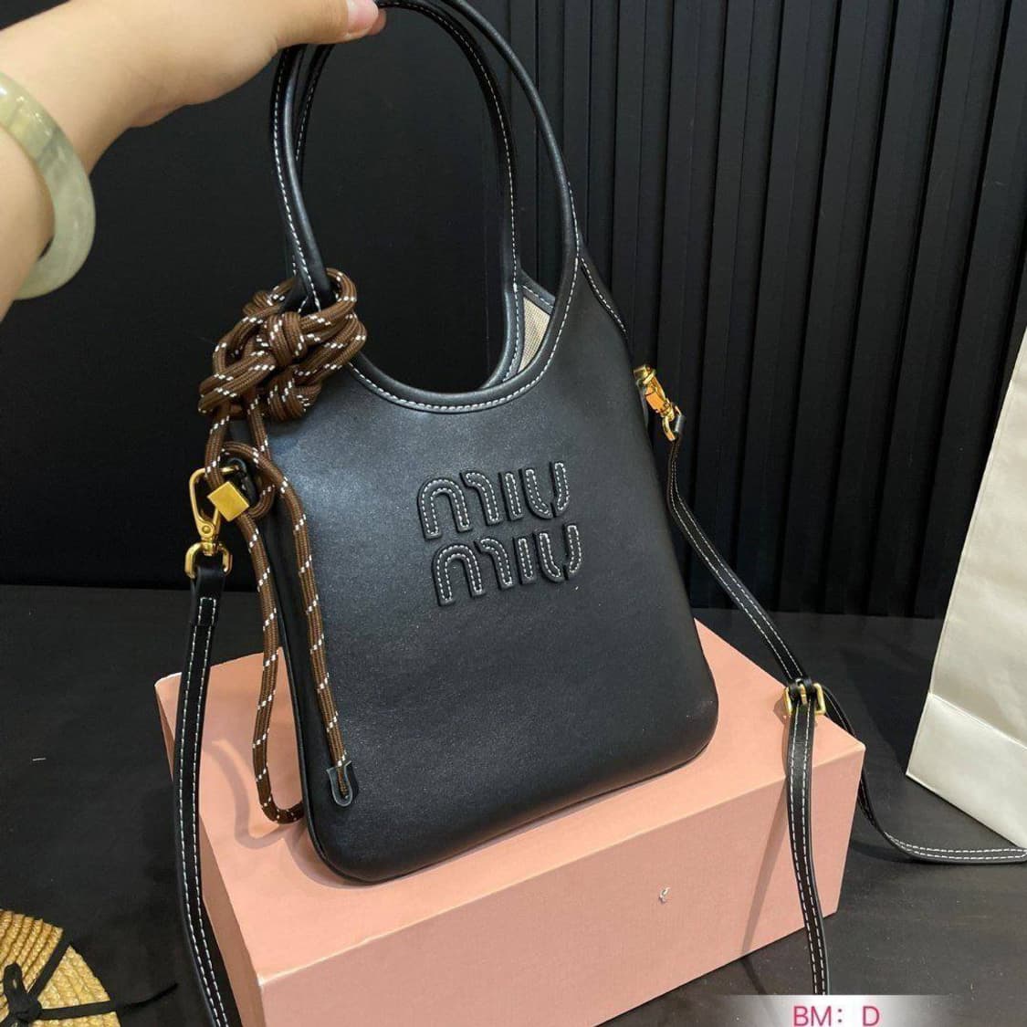 미우미우(Miu Miu) 아이비 가죽 핸드백 상품이미지3